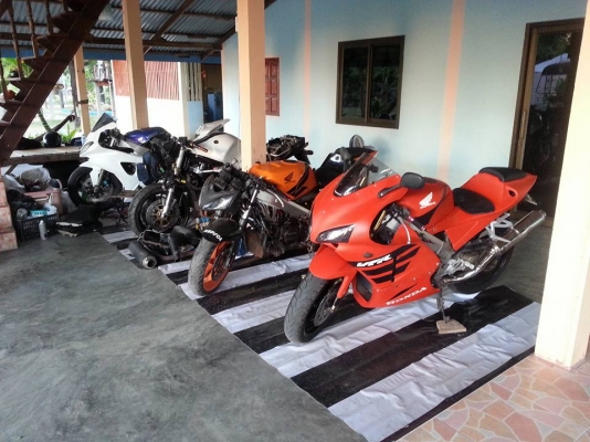 รับ สั้งประกอบ CBR 400 VFR400  สามารถเลือกสี เลือกแฟริ่งได้ครับทะเบียนแท้ทุกคัน