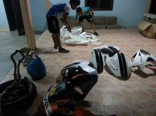 รับ สั้งประกอบ CBR 400 VFR400  สามารถเลือกสี เลือกแฟริ่งได้ครับทะเบียนแท้ทุกคัน