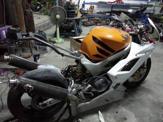 รับ สั้งประกอบ CBR 400 VFR400  สามารถเลือกสี เลือกแฟริ่งได้ครับทะเบียนแท้ทุกคัน