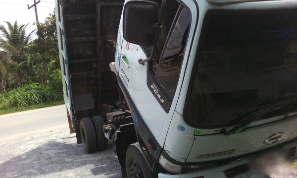 รถฮีโน่ 6 ล้อดั้ม FC4J  145 แรงม้า. ปี 42    สนใจติดต่อ  081 - 6079515