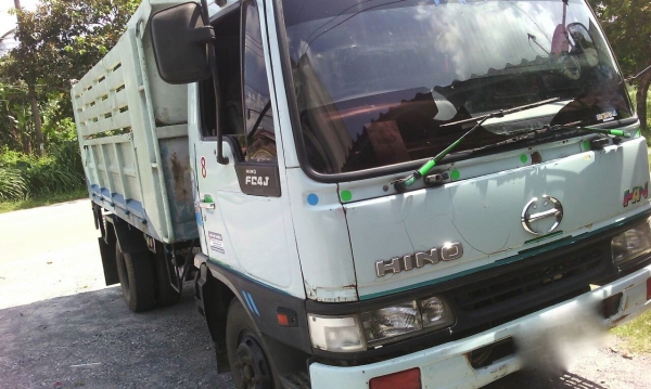 รถฮีโน่ 6 ล้อดั้ม FC4J  145 แรงม้า. ปี 42    สนใจติดต่อ  081 - 6079515