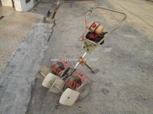 เครื่องกำจัดวัชพืชในร่องข้าว   ROBIN  RC04C   รหัสสินค้า : 80802436  หรือเพิ่มเติมไดที่ www.nihonmono.com