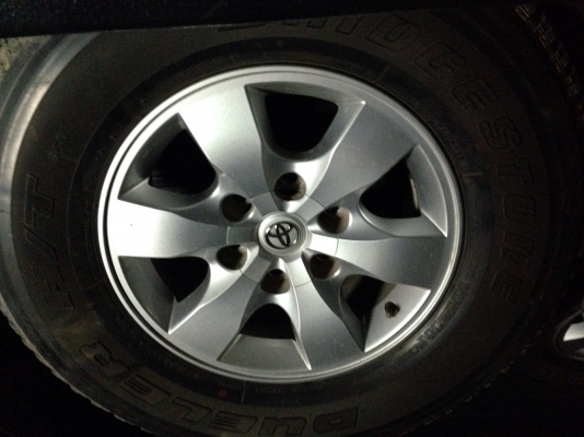 ขายล้อVigo champ 265 70 R16.