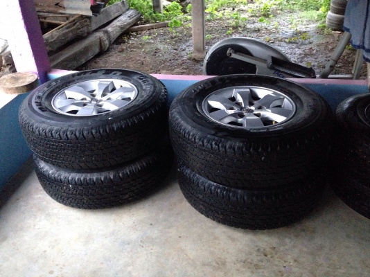 ขายล้อVigo champ 265 70 R16.