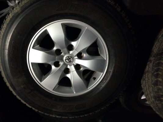 ขายล้อVigo champ 265 70 R16.