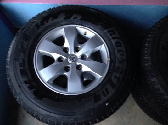 ขายล้อVigo champ 265 70 R16.