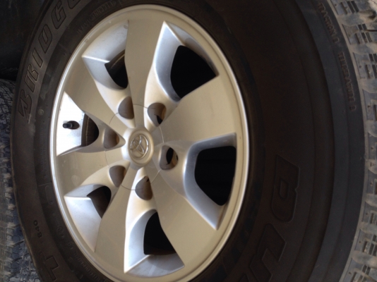 ขายล้อVigo champ 265 70 R16.