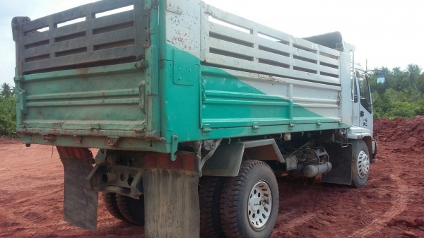 รถอีซูซุ 6 ล้อดั้ม FTR  200 แรงม้า. ปี 49   สนใจติดต่อ  081 - 6079515