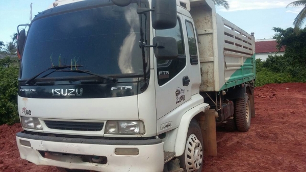รถอีซูซุ 6 ล้อดั้ม FTR  200 แรงม้า. ปี 49   สนใจติดต่อ  081 - 6079515