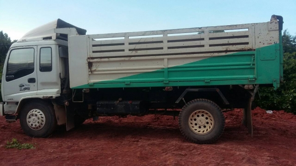 รถอีซูซุ 6 ล้อดั้ม FTR  200 แรงม้า. ปี 49   สนใจติดต่อ  081 - 6079515