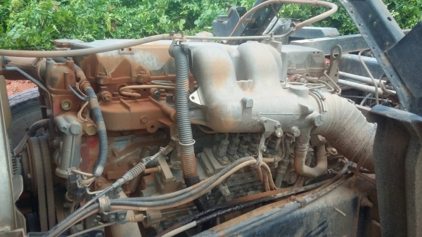 รถอีซูซุ 6 ล้อดั้ม FTR  200 แรงม้า. ปี 49   สนใจติดต่อ  081 - 6079515