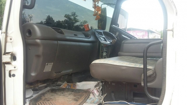 รถอีซูซุ 6 ล้อดั้ม FTR  200 แรงม้า. ปี 49   สนใจติดต่อ  081 - 6079515