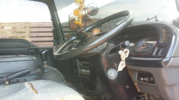 รถอีซูซุ 6 ล้อดั้ม FTR  200 แรงม้า. ปี 49   สนใจติดต่อ  081 - 6079515