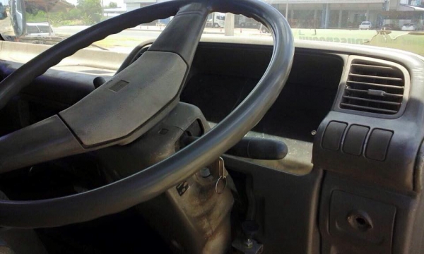 ขายครับNPR120 ฝาขาว ปี40 ยาว4.30 ยาง8.25-16 หัวเก๋งคอนโซนครบ เบาะซ้ายขาด แฝงประตูว้ายขวาครบ พื้นหัวมี ทะลุบ้างเล็กน้อย หัวเดิมบ้าง ไม่เคยชน ไม่เคยเก็บสีมา คอกเหล็กแป๊บสูงพร้อมบรรทุก รถพร้อมใช้งานได้เลย รถยังใช้งานยุทุกวัน คัวชีสวย. เครื่องดี.  หัวถ้าให้สว