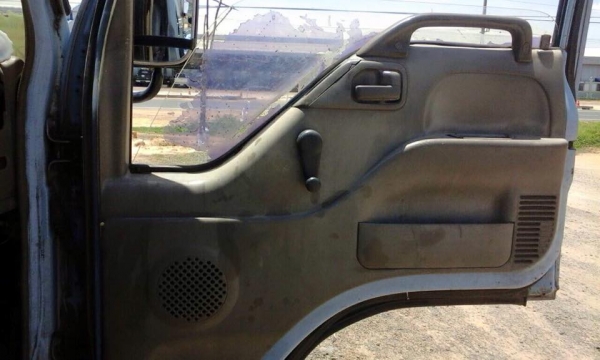 ขายครับNPR120 ฝาขาว ปี40 ยาว4.30 ยาง8.25-16 หัวเก๋งคอนโซนครบ เบาะซ้ายขาด แฝงประตูว้ายขวาครบ พื้นหัวมี ทะลุบ้างเล็กน้อย หัวเดิมบ้าง ไม่เคยชน ไม่เคยเก็บสีมา คอกเหล็กแป๊บสูงพร้อมบรรทุก รถพร้อมใช้งานได้เลย รถยังใช้งานยุทุกวัน คัวชีสวย. เครื่องดี.  หัวถ้าให้สว