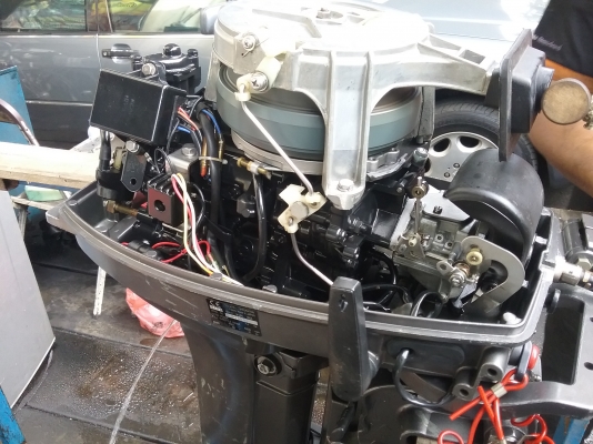 เครื่องเรือ Tohatsu 9.9 hpพร้อมถังนํ้ามัน เครื่องเรือ Tohatsu 9.9 hpพร้อมถังนํ้ามัน