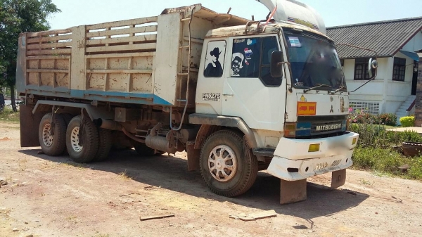 รถมิตซู 10 ล้อดั้ม FN527 - TF  220 แรงม้า  ( มีขาย 2 คัน. )    สนใจติดต่อ  081 - 6079515