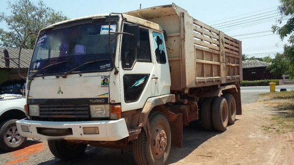 รถมิตซู 10 ล้อดั้ม FN527 - TF  220 แรงม้า  ( มีขาย 2 คัน. )    สนใจติดต่อ  081 - 6079515