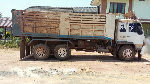 รถมิตซู 10 ล้อดั้ม FN527 - TF  220 แรงม้า  ( มีขาย 2 คัน. )    สนใจติดต่อ  081 - 6079515