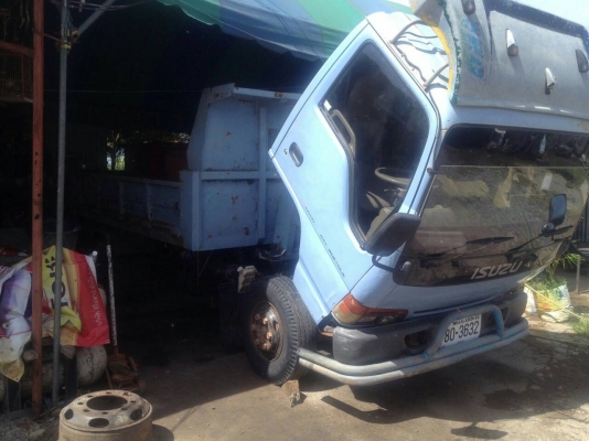 หกล้อ อีซูชุ NPR120 ปี43 ดั้มสามมิต5คิว รถสภาพสวยจัดสีเดิมพร้อมใช้งาน เอกสารทะเบียนพร้อมโอน (ราคา559,000บ) รถสภาพสวยไม่มีโซม ครับท่าน