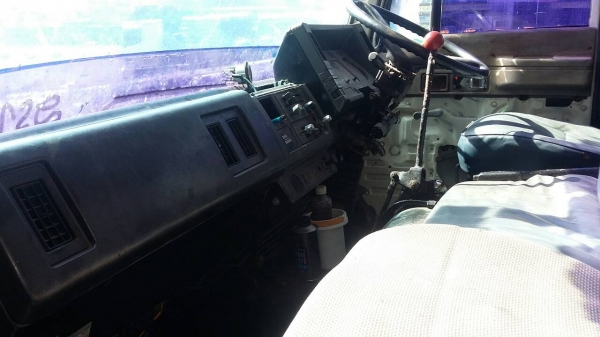 รถอีซูซุ 6 ล้อ หลังถนน 145 แรงม้า.    สนใจติดต่อ  081 - 6079515