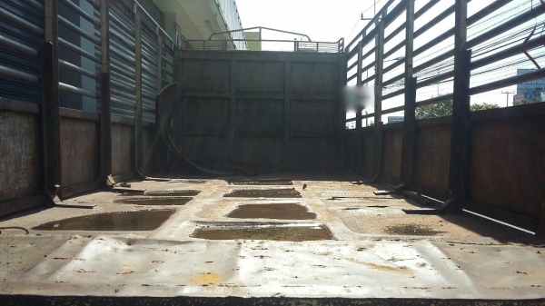 รถอีซูซุ 6 ล้อ หลังถนน 145 แรงม้า.    สนใจติดต่อ  081 - 6079515