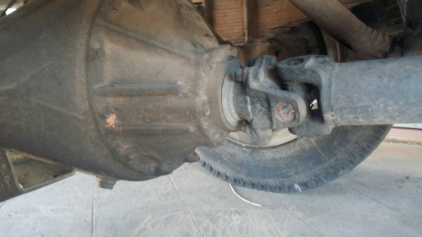 รถอีซูซุ 6 ล้อ หลังถนน 145 แรงม้า.    สนใจติดต่อ  081 - 6079515