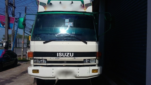 รถอีซูซุ 6 ล้อ หลังถนน 145 แรงม้า.    สนใจติดต่อ  081 - 6079515