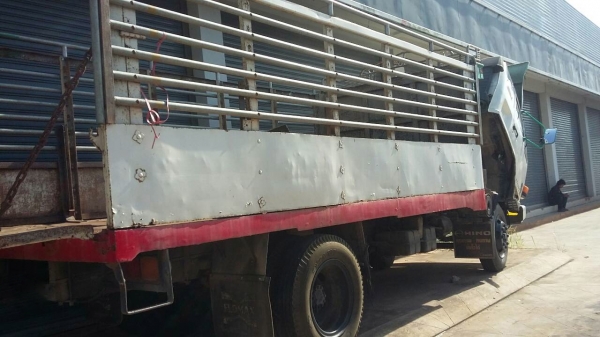 รถอีซูซุ 6 ล้อ หลังถนน 145 แรงม้า.    สนใจติดต่อ  081 - 6079515