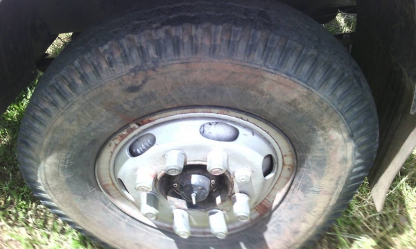 รถอีซูซุ 6 ล้อ หลังถนน FTR 175 แรงม้า.  ( รถห้างแท้. )    สนใจติดต่อ  081 - 6079515