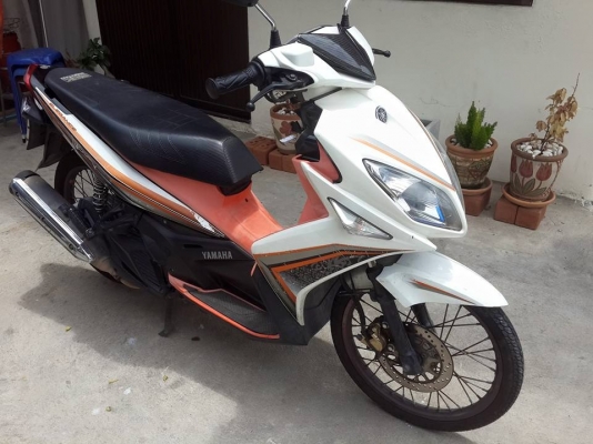 ขาย yamaha nouvo eliganc 135 cc.สีขาว ส้ม