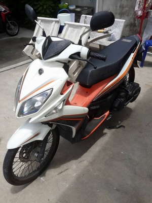 ขาย yamaha nouvo eliganc 135 cc.สีขาว ส้ม