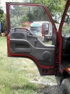 ขาย6ล้อISUZU NKR ปี48ไฟทับทิม เครื่อง130โทโบ ตู้แห้งยาว4.30เมตร