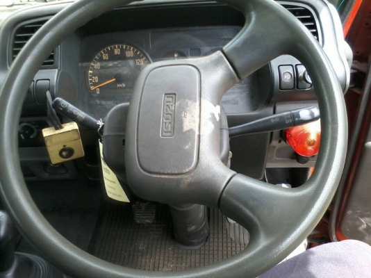 ขาย6ล้อISUZU NKR ปี48ไฟทับทิม เครื่อง130โทโบ ตู้แห้งยาว4.30เมตร