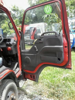 ขาย6ล้อISUZU NKR ปี48ไฟทับทิม เครื่อง130โทโบ ตู้แห้งยาว4.30เมตร