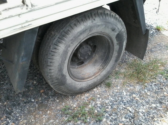 ขาย6ล้อISUZU NKR ปี48ไฟทับทิม เครื่อง130โทโบ ตู้แห้งยาว4.30เมตร