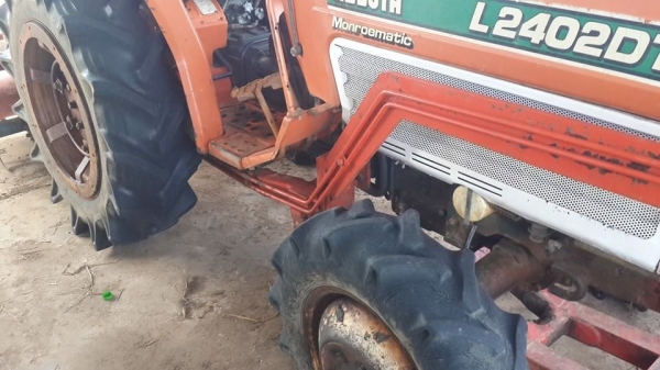 ขายรถแทรคเตอร์ เก่าญี่ปุ่นKUBOTA L2402DT ทน สภาพพร้อมใช้งาน อุปกรณ์ ใบมีดหน้า ผานหลัง โรตารี่ สภาพสวย  ติดต่อ 080-7964423 085-7698049 https://www.facebook.com/TRUCK1SELL ไอดีไลน์ 4423033