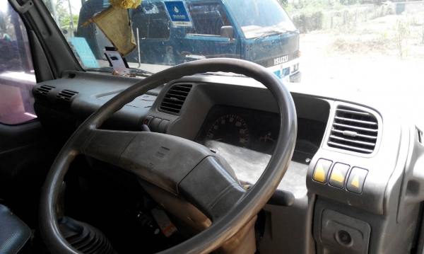 รถบรรทุก  ISUZU NKR 88 แรงม้า