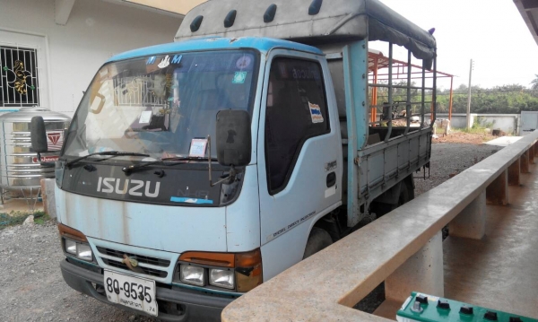 รถบรรทุก  ISUZU NKR 88 แรงม้า