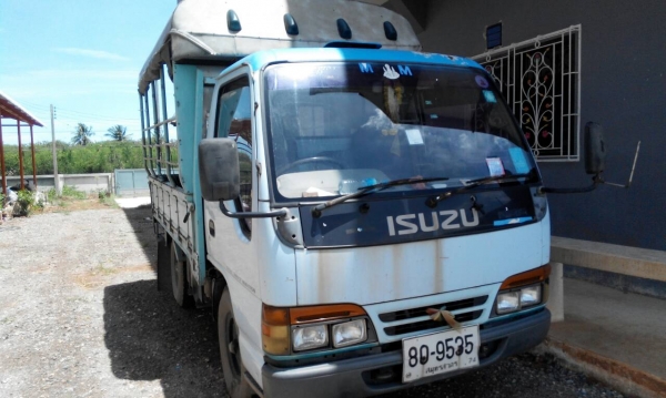 รถบรรทุก  ISUZU NKR 88 แรงม้า
