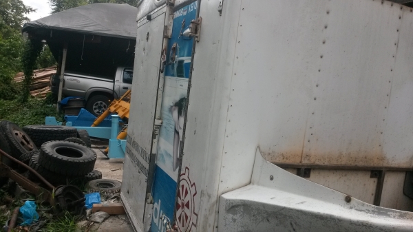 ขายตู้แห้งมิเนียมใส่รถปิ๊กอัฟสภาพสวยมากตรับ ประตูเปิดข้างกับหลัง หายากครับ ขาย 13000 บาท