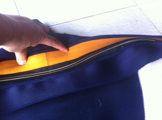 ชุดดำน้ำลึกยี่ห้อ mobbys จากญี่ปุ่น แบบสวมทั้งตัวมีรองเท้าซีลในตัวพร้อมระบบมีวาล์วเพื่อความปลอดภัยต่างๆ