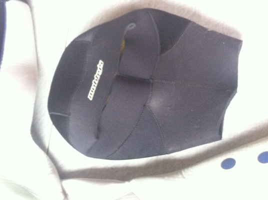 ชุดดำน้ำลึกยี่ห้อ mobbys จากญี่ปุ่น แบบสวมทั้งตัวมีรองเท้าซีลในตัวพร้อมระบบมีวาล์วเพื่อความปลอดภัยต่างๆ