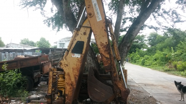 ขายตัวขุดแมคโครยกลงจากรถJCB เอาไปดัดแปลงใส่รถไถนาได้เลยครับอุปกรณ์ครบมีคอลโทลให้ครับ ขาย 40000 บาท