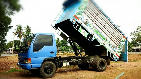 ขายด่วน 6 ล้อดั้มพ์ ISUZU NPR 130 HP กระบะอะลูมิเนียม