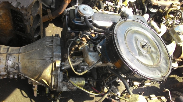 เครื่องนิสสัน td27 พร้อมเกีร์ยเอกสารพร้อมวาง