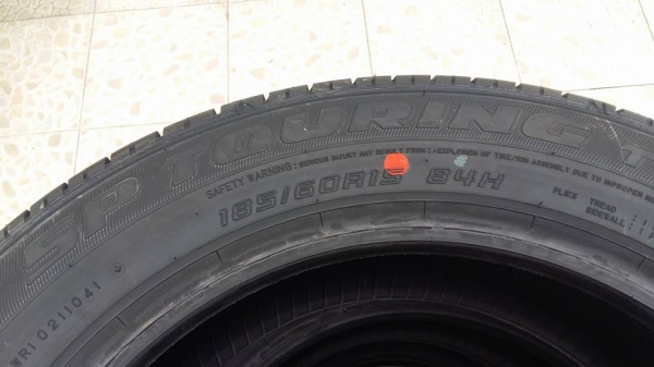 ขายยางใหม่ปี 15Dunlop sp touring t1 185/60r15 สนใจติดต่อเล็กคลองสามครับ 081-3747940