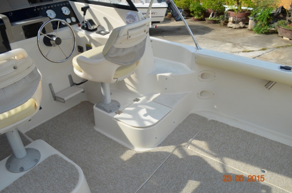 Trophy Pro 2509 Walk Around 225hp Mercury 2002 2 stroke Aluminium Trailer