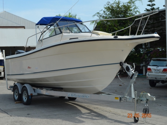 Trophy Pro 2509 Walk Around 225hp Mercury 2002 2 stroke Aluminium Trailer