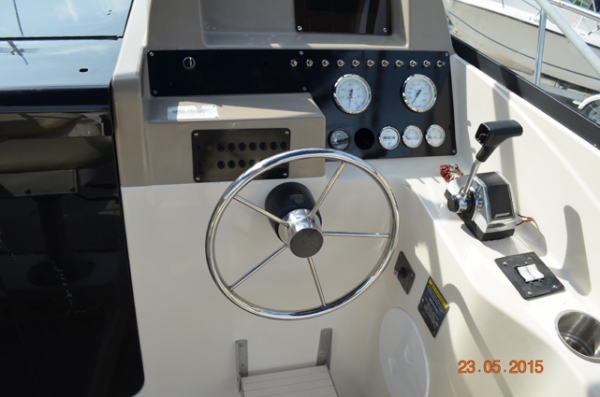 Trophy Pro 2509 Walk Around 225hp Mercury 2002 2 stroke Aluminium Trailer